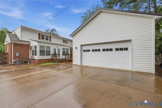 Building Photo - 7603 S Pinehill Dr