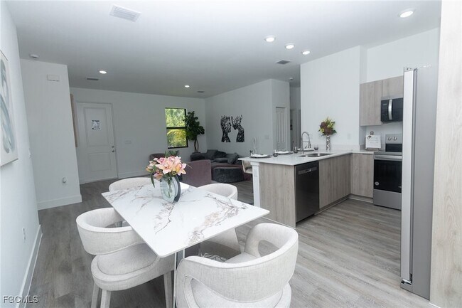 Building Photo - 6027 Pecan Cir