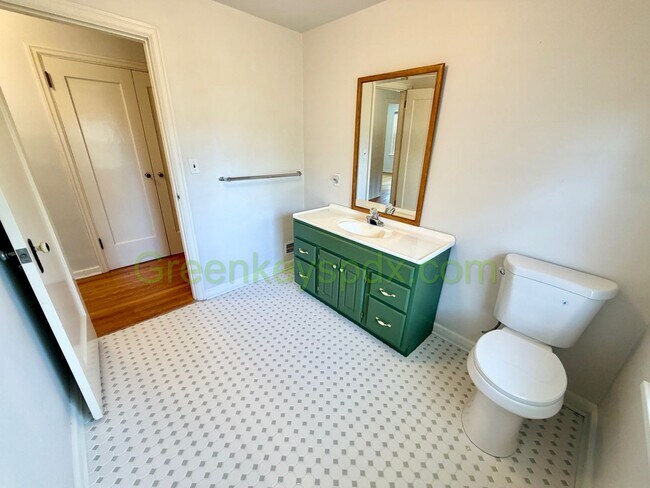 Building Photo - Lovely 3-Bedroom, 2-Bathroom House with Detached Garage in North Portland
