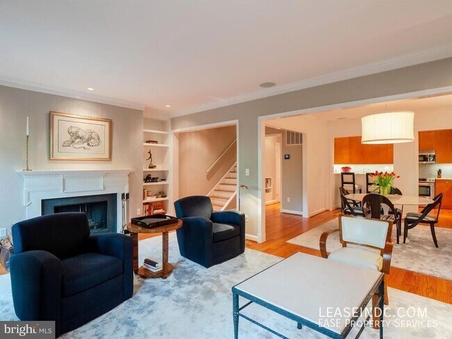 Building Photo - 1602 Beekman Pl NW