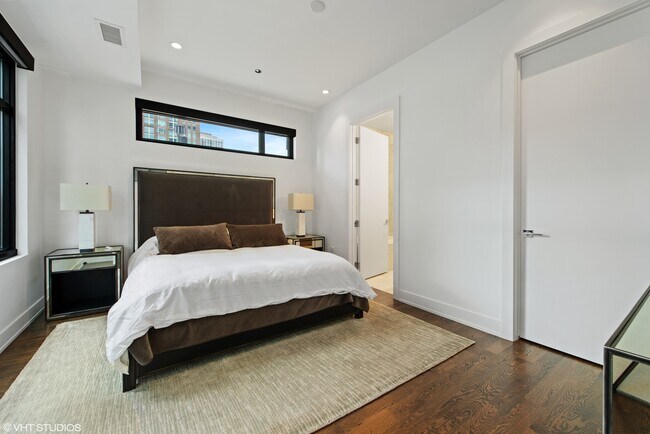 Building Photo - 668 N Kingsbury St