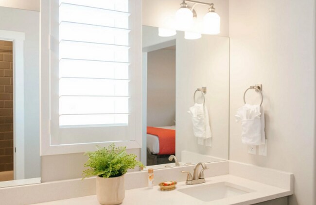 Building Photo - Short term lease options! Spacious Condo in Washington