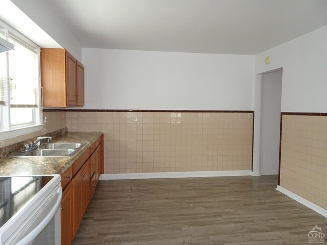 Building Photo - 32 Parkwood Blvd