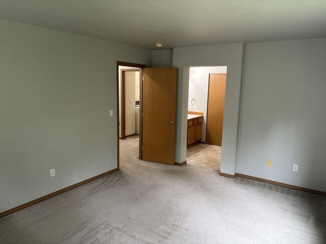 Building Photo - Stunning 3-Bedroom Home in Puyallup's Silver Pointe For Rent!