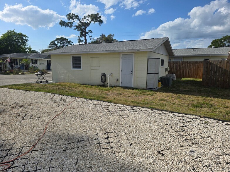 Building Photo - 2915 36th Ave W