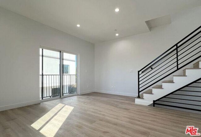 Building Photo - 5616.5 Fulcher Ave