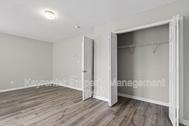 Building Photo - 94 Tannenbaum Cir