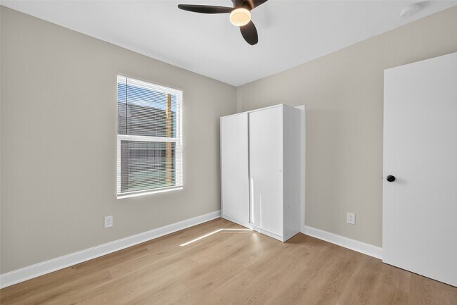 Building Photo - 889 Chas Ln