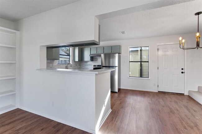 Building Photo - 3001 W Slaughter Ln