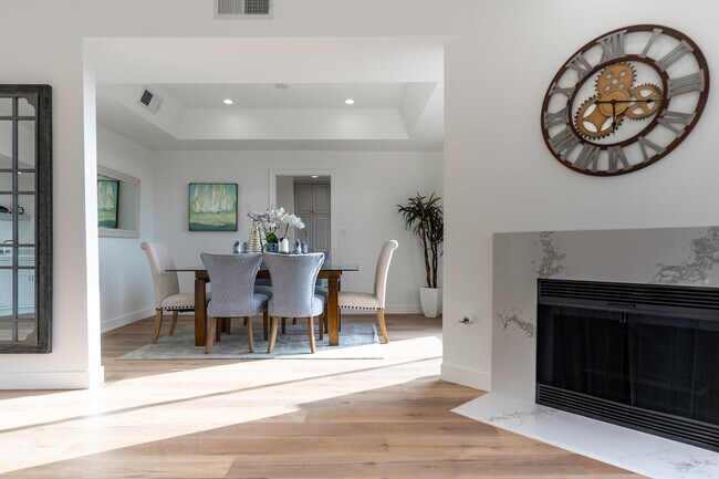 Building Photo - 828 S Bedford St