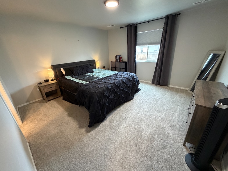 Building Photo - 1840 SW Sparrow Pl