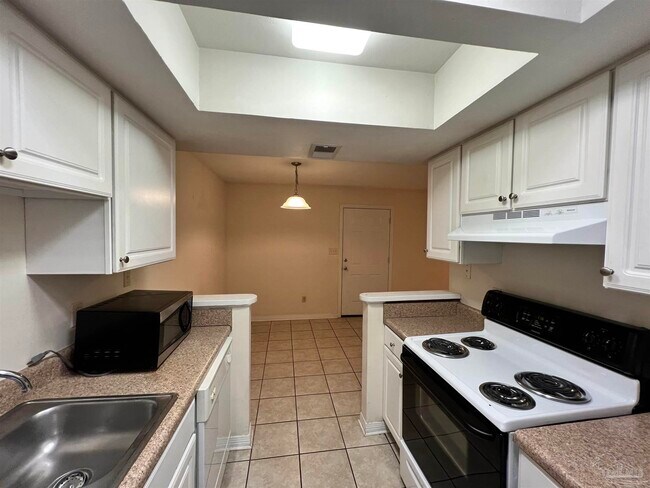 Building Photo - 9481 Sunnehanna Blvd