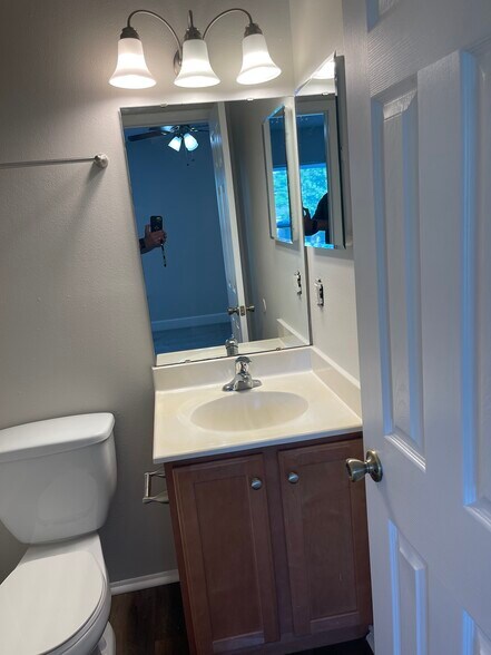 Bath 2 - 610 Casa Park Court O