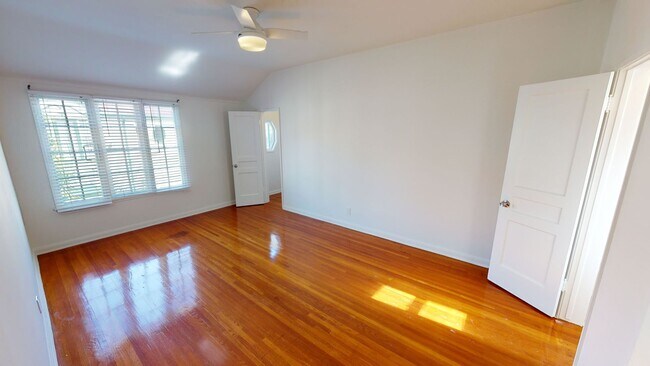 Building Photo - Olympic Blvd Apartments...REMODELED TWO BE...