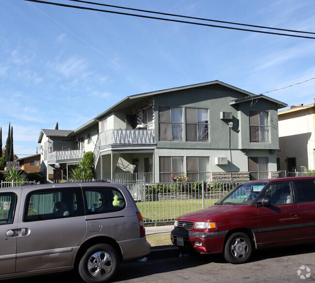 Building Photo - Variel Apartments