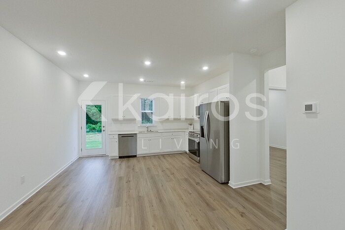 Building Photo - 122 Silver Maple Cir