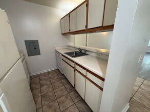 Building Photo - 1521-104 GRADUATE LN