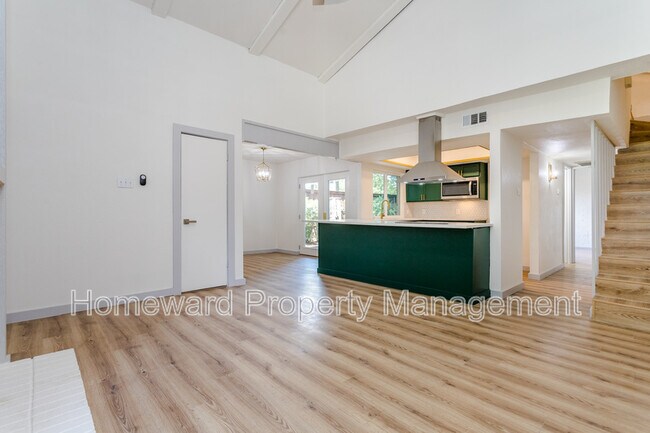 Building Photo - 2026 Via Ballena