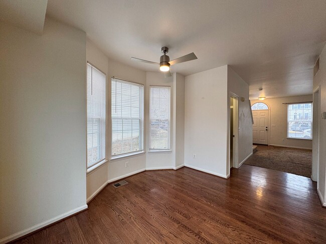 Building Photo - Spacious 2 Primary Beds 1 Den 3.5 Bath Townhome In Vibrant Sycamore Hill