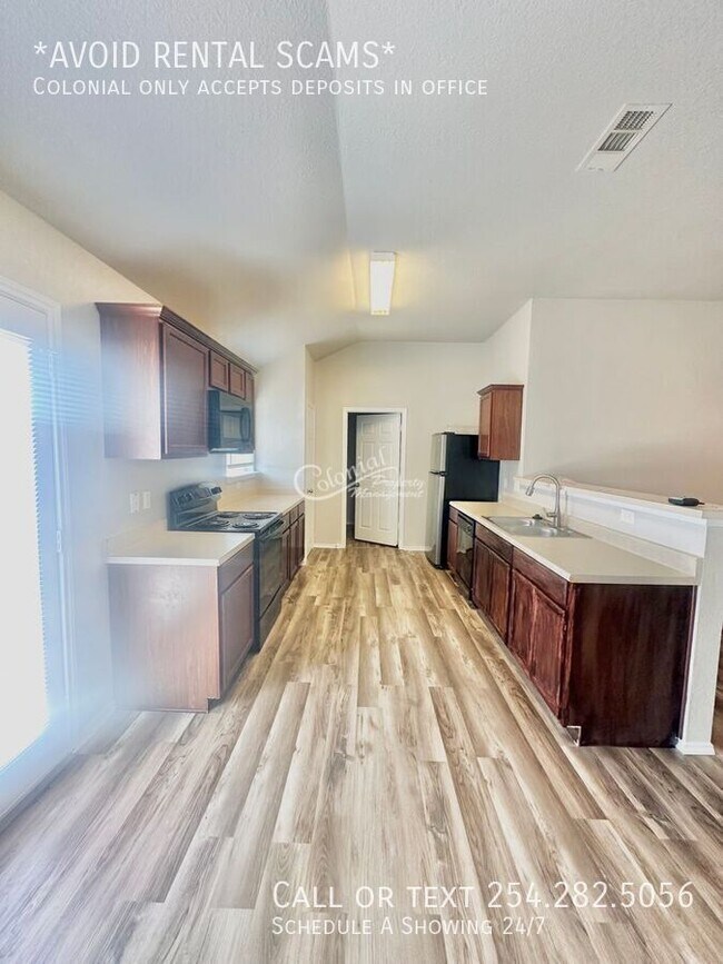Building Photo - 304 Aries Ave