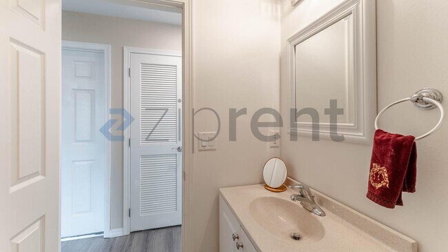 Building Photo - 7125 N Crestline St