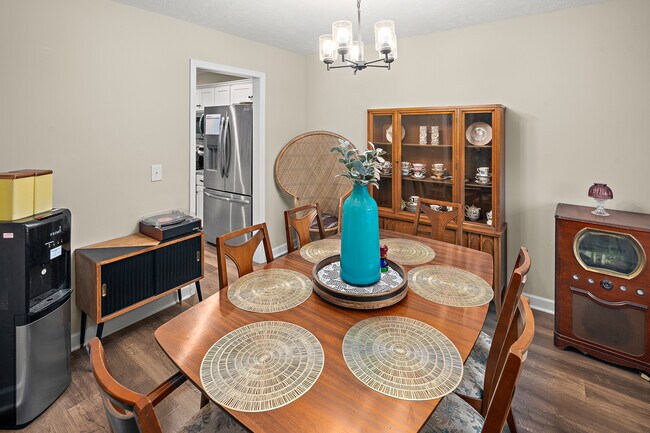 Building Photo - 305 Oleander Ln