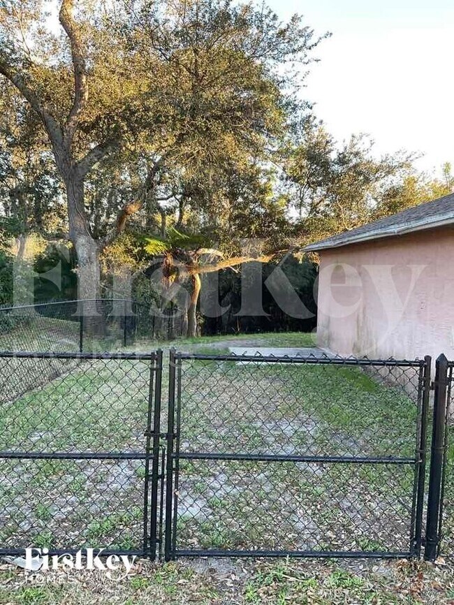 Building Photo - 739 N Midland Dr