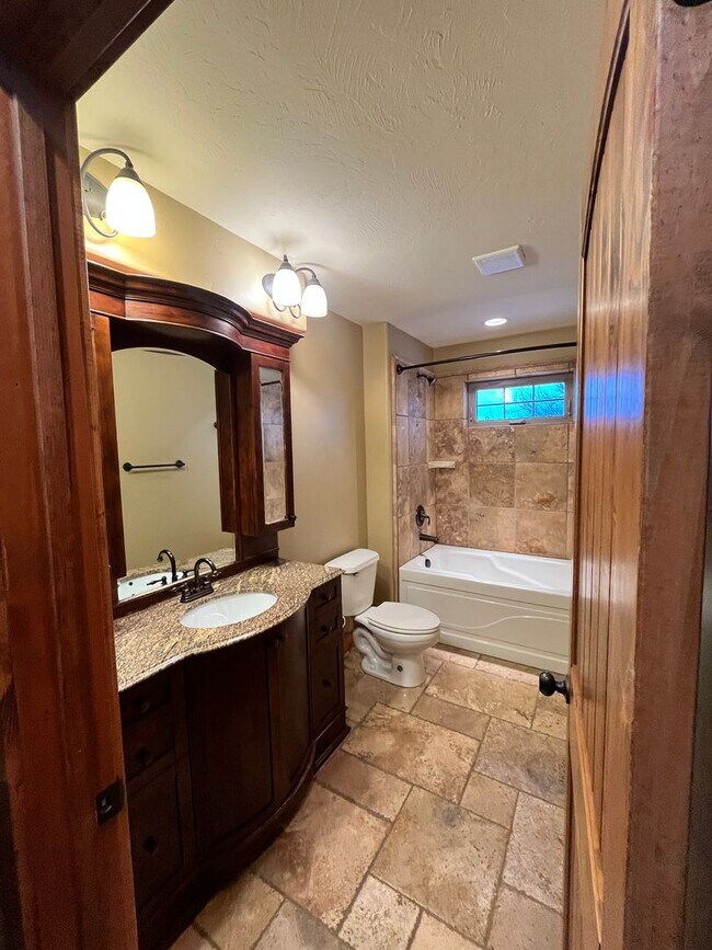 Building Photo - 3 bed, 3 bath Duplex in Driggs