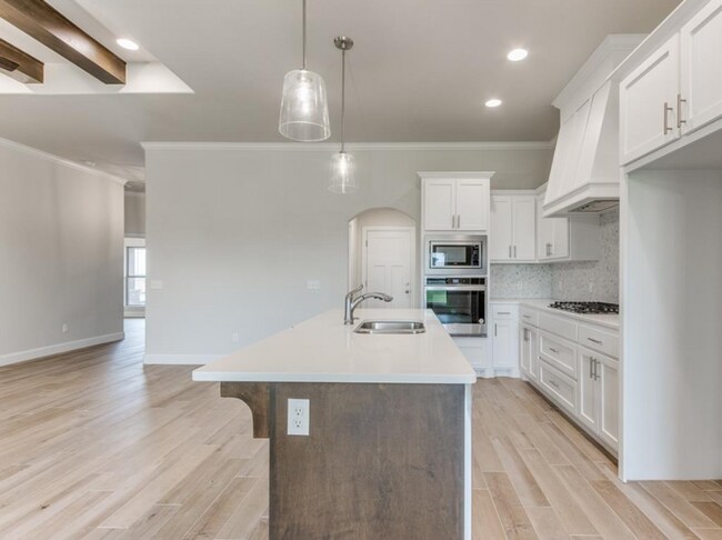 Building Photo - You Could Call This Beautiful 4-Bed, 2-Bat...