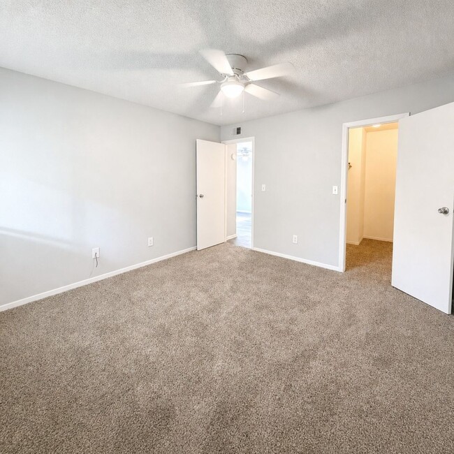 Building Photo - 908 S Walden Way