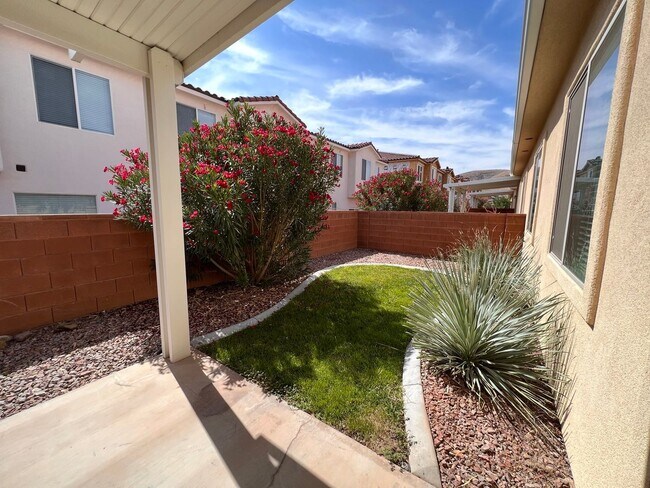 Building Photo - 253 N 2530 W