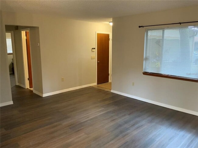 Building Photo - 2067 Red Cedar Ln