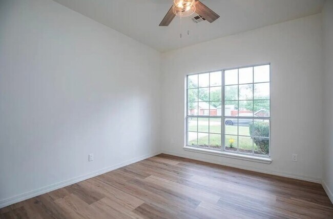 Building Photo - 1470 Forest St