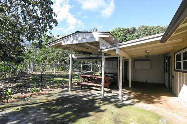 Building Photo - 2 Bed | 2 Bath | w/Carport in Kahaluu