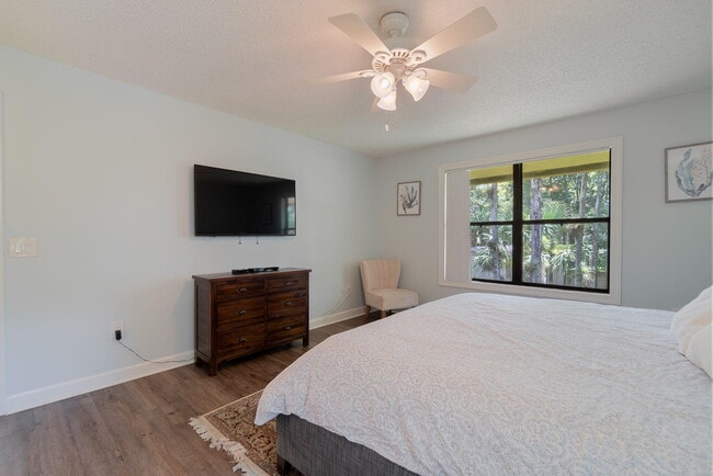 Building Photo - 13095 Belhaven Ct