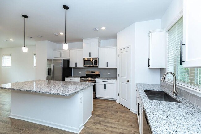 Building Photo - 1530 Brantin Dr