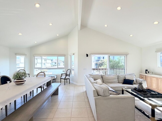 Building Photo - 3953 Sunset Ln