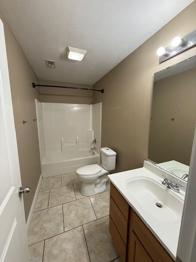 Building Photo - 409 DALHLIA