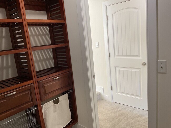 Building Photo - 4 Bedroom 2.5 Bathroom located in Old Mill...