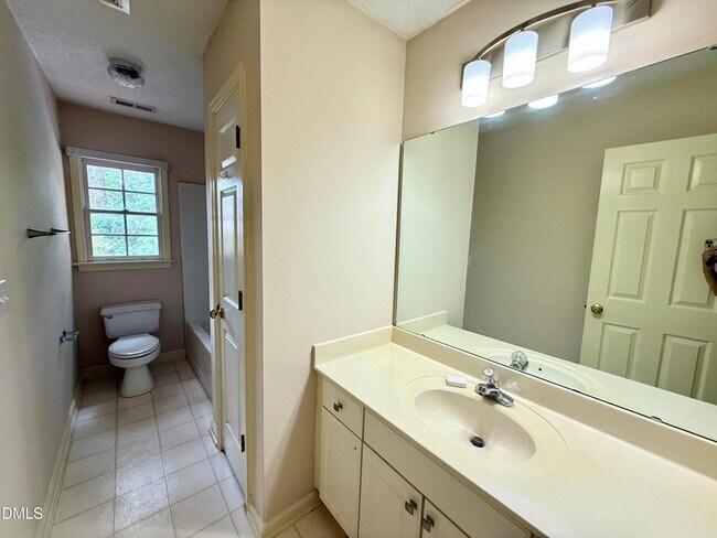 Building Photo - 110 Palmer Meadow Ct