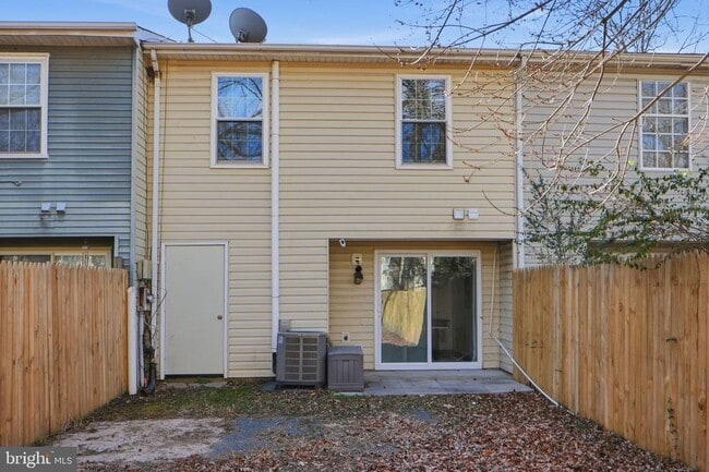 Building Photo - 1013 Copperfield Ct