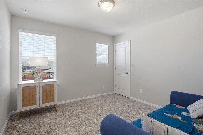 Building Photo - 514 Sun Grv Trl