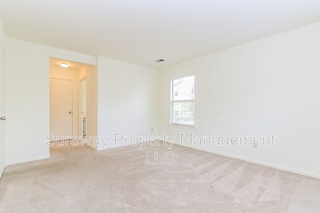 Building Photo - 117 Rainier Ct