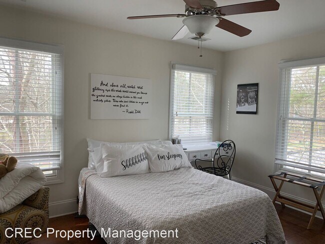 Building Photo - 101 S Commodore Way