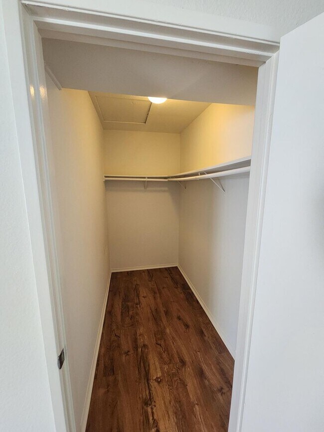 Building Photo - Sunset View! 3 Bedroom 2 Bath Home,