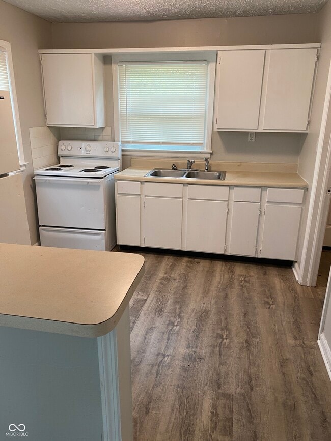 Building Photo - 2163 Admiral Dr