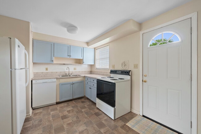 Building Photo - 4944 - 4958 Arbor Village Dr