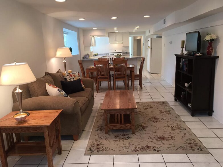 Building Photo - 4200 N Damen Ave