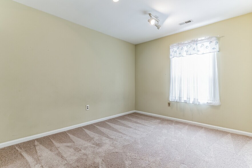 Building Photo - 15606 Traverser Ct