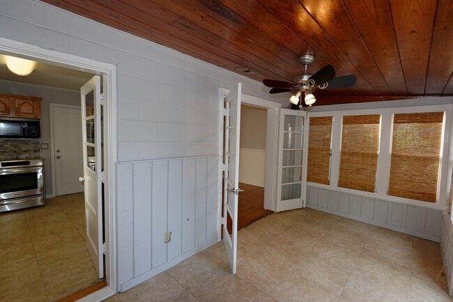 Building Photo - 2109 Forest Cir